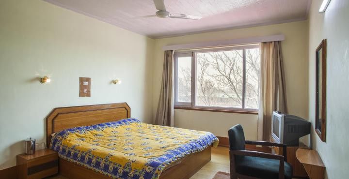 Hotel Pamposh Srinagar  Exterior photo